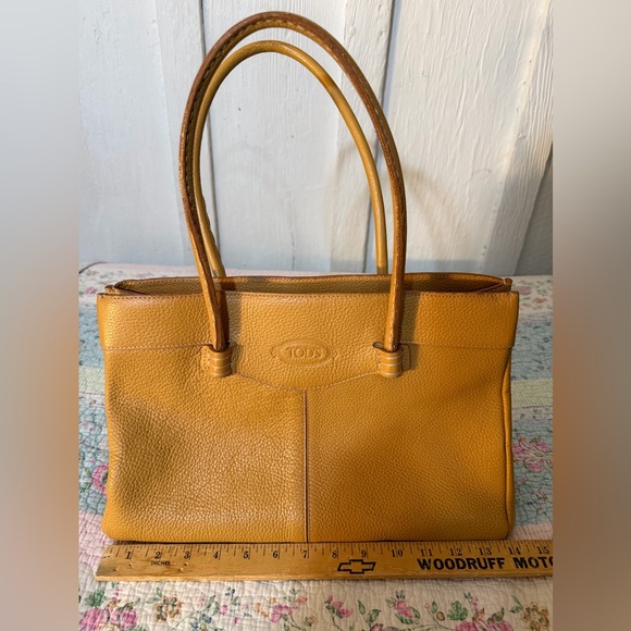 EUC Tod's Beige Pebbled Leather Medium Mocassino Tote - Picture 13 of 15